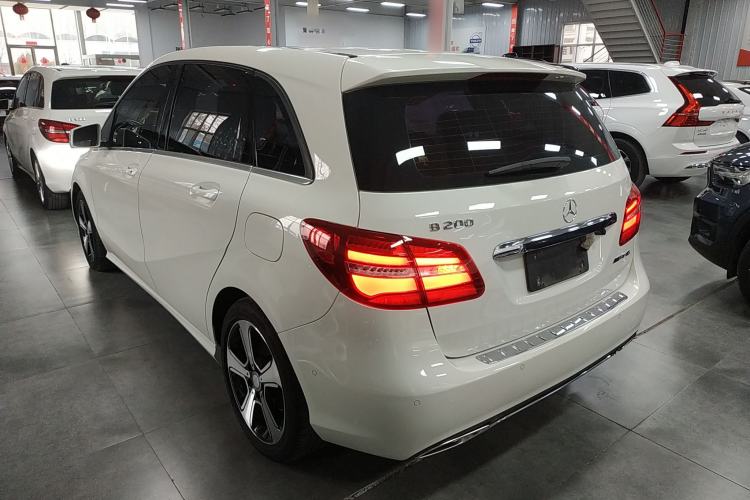 Used Mercedes-Benz B-Class 2017 B 200 Fashion Model Exterior 2