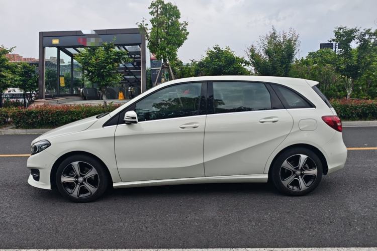 Used Mercedes-Benz B-Class 2017 B 200 Fashion Model Exterior 2