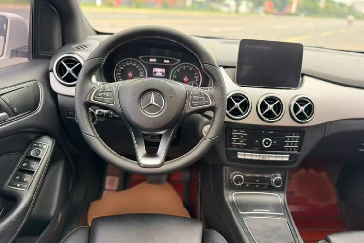 Used Mercedes-Benz B-Class 2017 B 200 Sport Edition Exterior 2