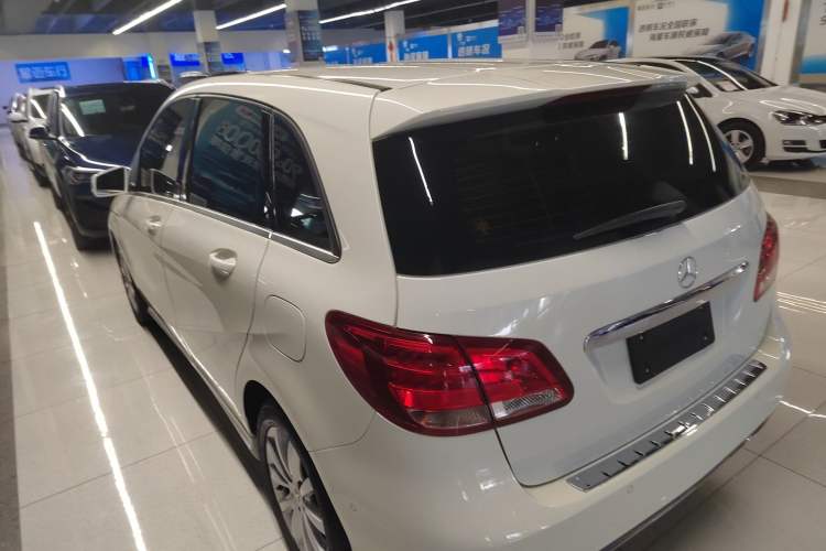 Used Mercedes-Benz B-Class 2017 B 180 Exterior 2