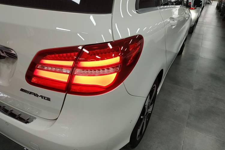 Used Mercedes-Benz B-Class 2017 B 200 Fashion Model Exterior 3
