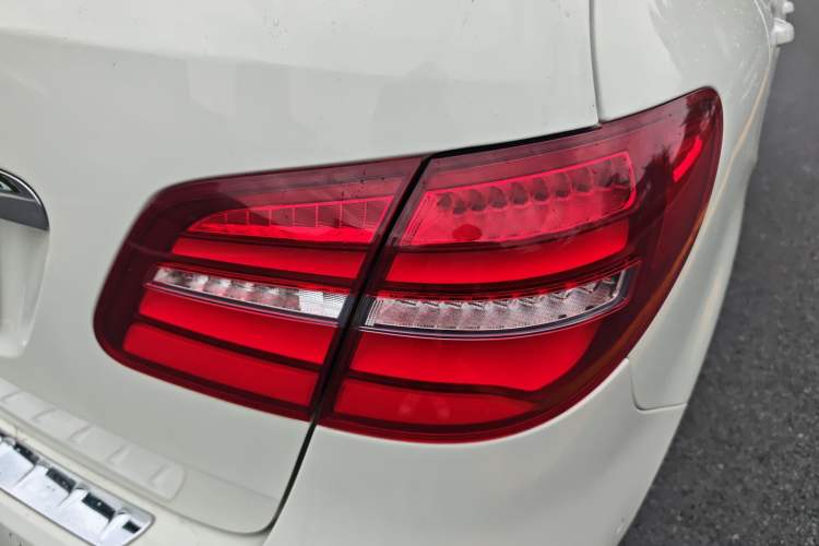 Used Mercedes-Benz B-Class 2017 B 200 Fashion Model Exterior 3