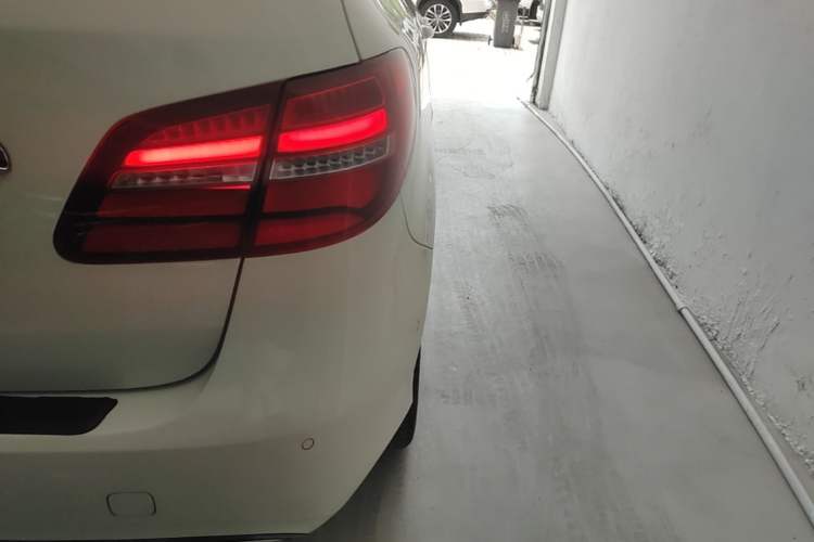 Used Mercedes-Benz B-Class 2017 B 200 Fashion Model Exterior 3