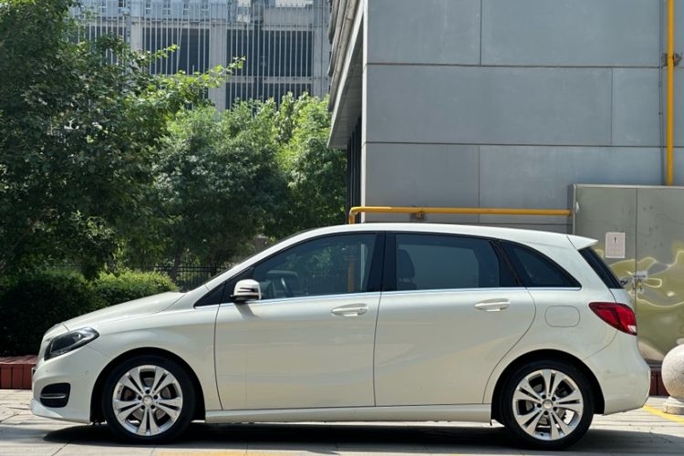 Used Mercedes-Benz B-Class 2017 B 200 Sport Edition Exterior 3
