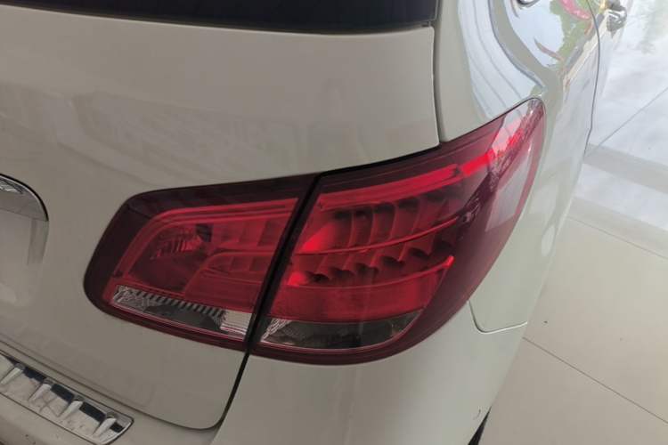 Used Mercedes-Benz B-Class 2017 B 200 Sport Edition Exterior 3