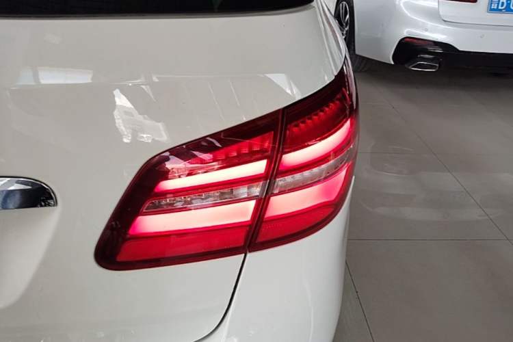 Used Mercedes-Benz B-Class 2017 B 200 Fashion Model Exterior 3