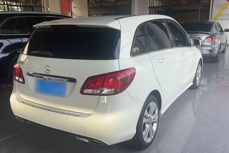 Used Mercedes-Benz B-Class 2017 B 200 Sport Edition Exterior 3