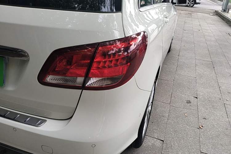 Used Mercedes-Benz B-Class 2017 B 200 Sport Edition Exterior 3