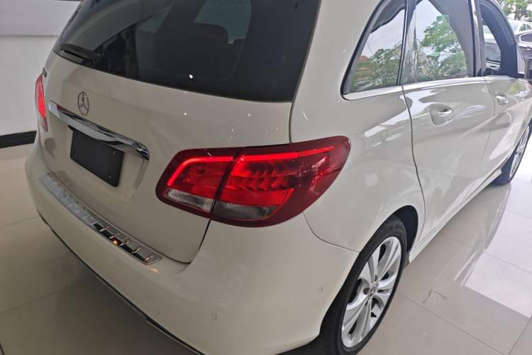 Used Mercedes-Benz B-Class 2017 B 200 Sport Edition Exterior 3