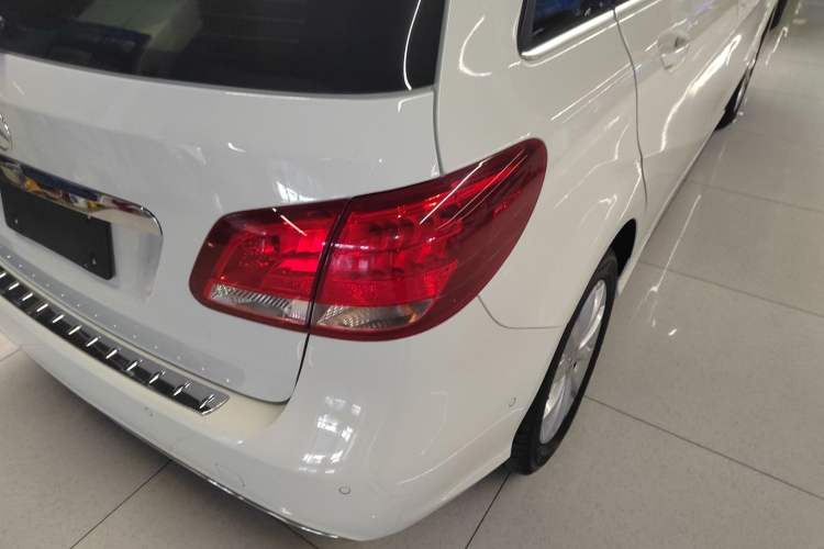 Used Mercedes-Benz B-Class 2017 B 180 Exterior 3