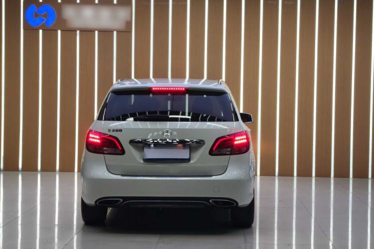 Used Mercedes-Benz B-Class 2017 B 200 Sport Edition Exterior 4