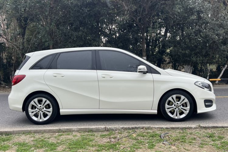 Used Mercedes-Benz B-Class 2017 B 200 Sport Edition Exterior 4