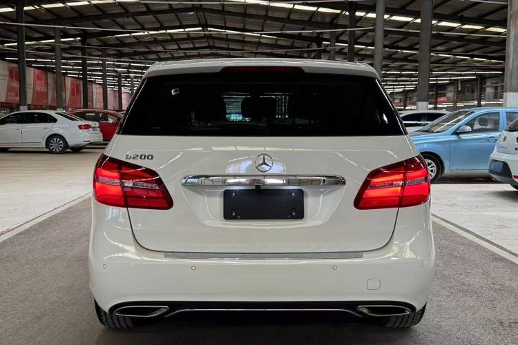 Used Mercedes-Benz B-Class 2017 B 200 Fashion Model Exterior 4