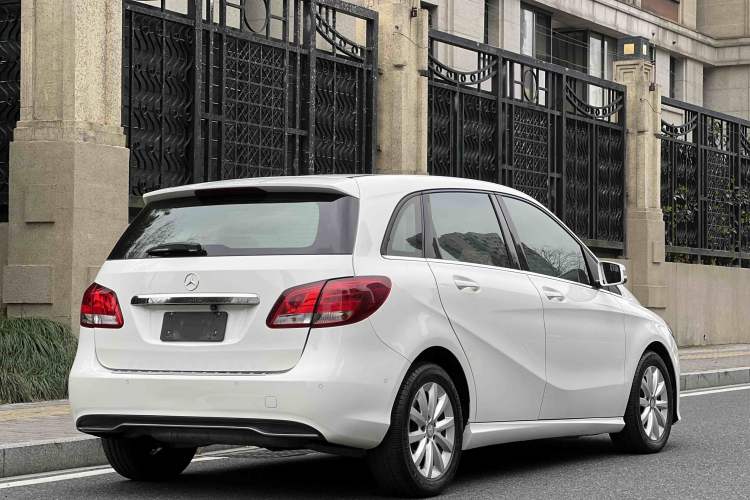 Used Mercedes-Benz B-Class 2017 B 180 Exterior 5