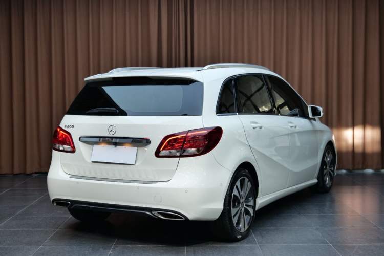 Used Mercedes-Benz B-Class 2017 B 200 Sport Edition Exterior 5