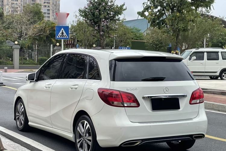 Used Mercedes-Benz B-Class 2017 B 200 Sport Edition Exterior 6