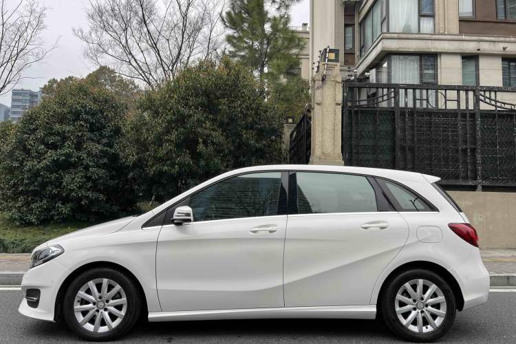 Used Mercedes-Benz B-Class 2017 B 180 Exterior 6