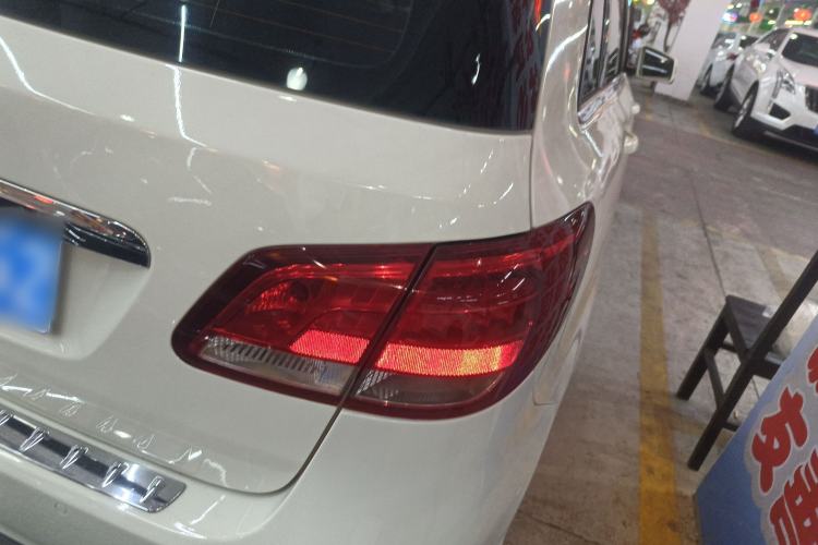 Used Mercedes-Benz B-Class 2017 B 200 Sport Edition Exterior 6