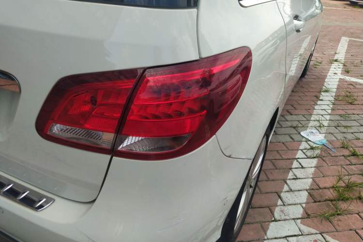Used Mercedes-Benz B-Class 2017 B 200 Sport Edition Exterior 6