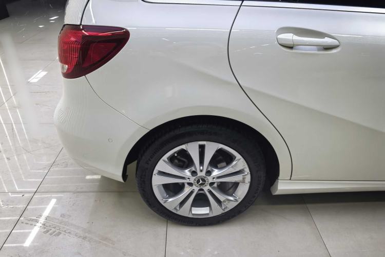 Used Mercedes-Benz B-Class 2017 B 200 Sport Edition Exterior 7