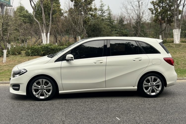 Used Mercedes-Benz B-Class 2017 B 200 Sport Edition Exterior 7