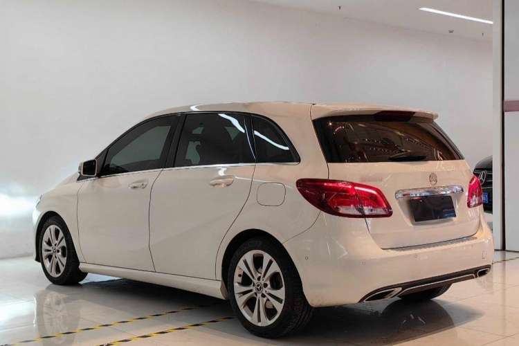 Used Mercedes-Benz B-Class 2017 B 200 Sport Edition Exterior 7