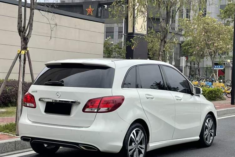 Used Mercedes-Benz B-Class 2017 B 200 Sport Edition Exterior 8