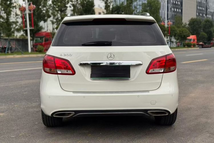 Used Mercedes-Benz B-Class 2017 B 200 Sport Edition Exterior 8