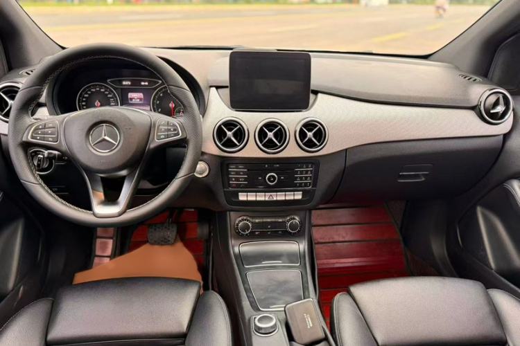 Used Mercedes-Benz B-Class 2017 B 200 Sport Edition Exterior 9
