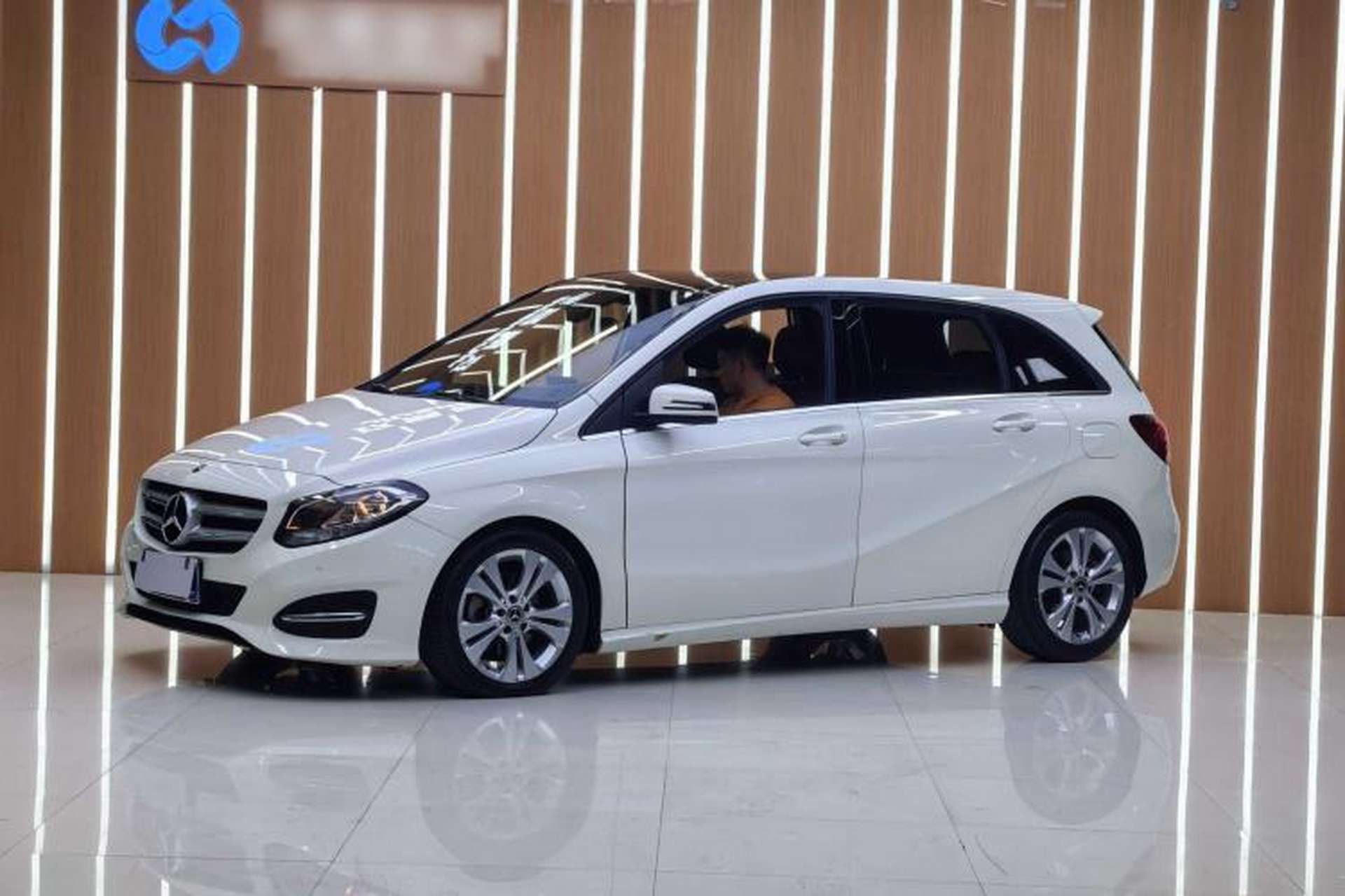 Used Mercedes-Benz B-Class 2017 B 200 Sport Edition Front Left 45 Deg