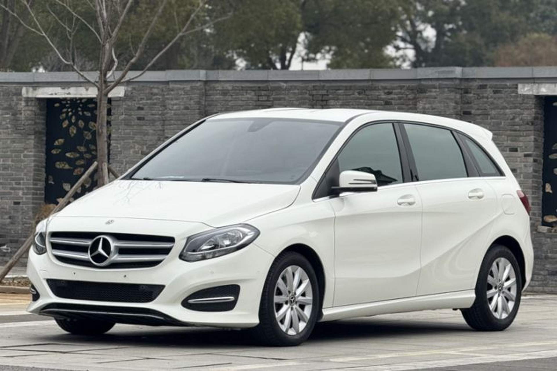 Used Mercedes-Benz B-Class 2017 B 180 Front Left 45 Deg