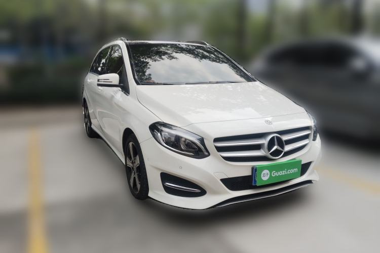 Used Mercedes-Benz B-Class 2017 B 200 Fashion Model Front Right 45 Deg