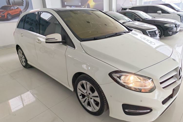 Used Mercedes-Benz B-Class 2017 B 200 Sport Edition Front Right 45 Deg