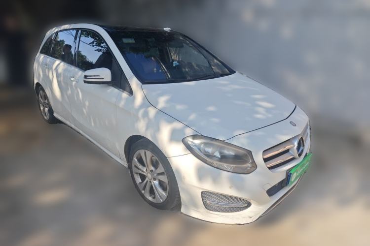 Used Mercedes-Benz B-Class 2017 B 200 Sport Edition Front Right 45 Deg