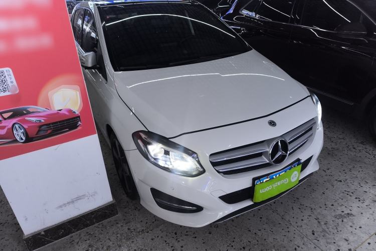 Used Mercedes-Benz B-Class 2017 B 200 Fashion Model Front Right 45 Deg