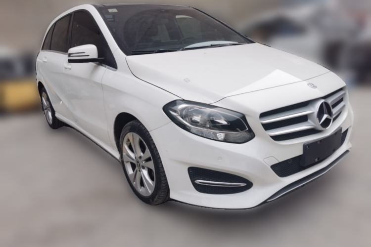 Used Mercedes-Benz B-Class 2017 B 200 Sport Edition Front Right 45 Deg