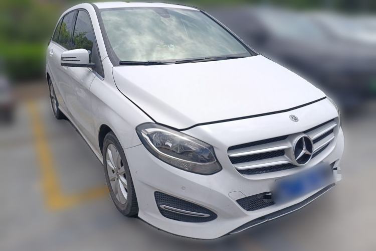 Used Mercedes-Benz B-Class 2017 B 180 Front Right 45 Deg