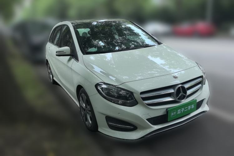Used Mercedes-Benz B-Class 2017 B 200 Sport Edition Front Right 45 Deg