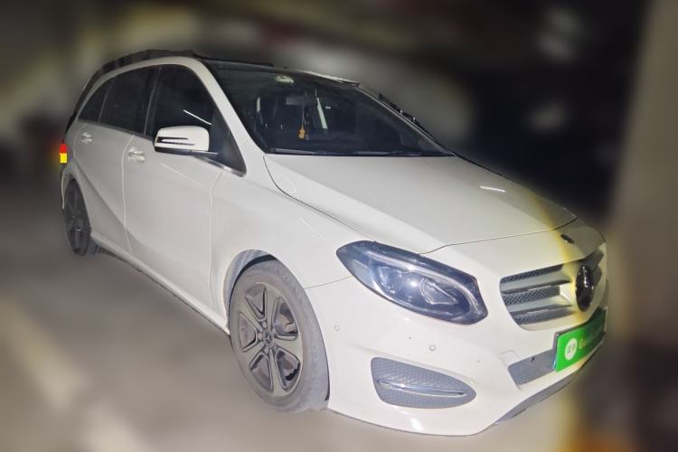Used Mercedes-Benz B-Class 2017 B 200 Fashion Model Front Right 45 Deg