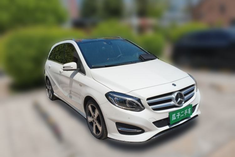 Used Mercedes-Benz B-Class 2017 B 200 Fashion Model Front Right 45 Deg