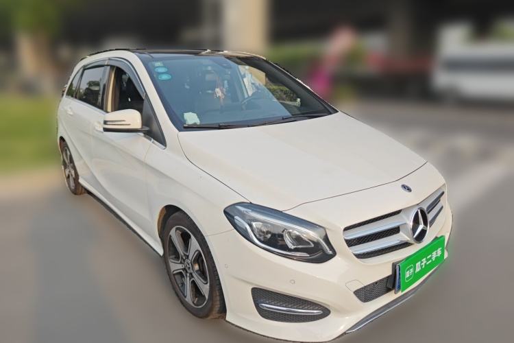 Used Mercedes-Benz B-Class 2017 B 200 Fashion Model Front Right 45 Deg
