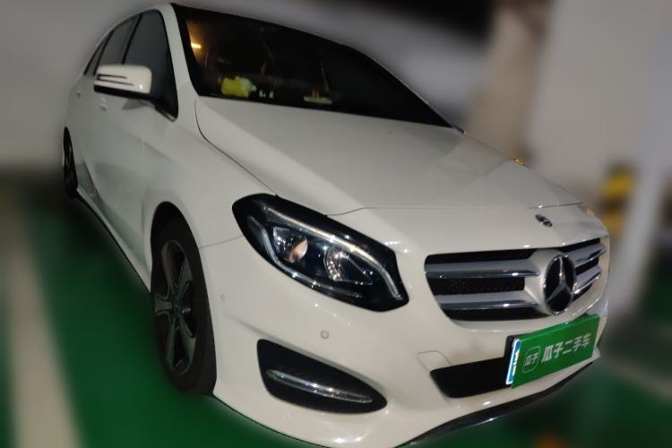 Used Mercedes-Benz B-Class 2017 B 200 Fashion Model Front Right 45 Deg