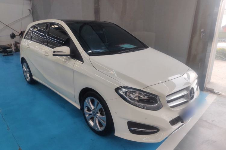 Used Mercedes-Benz B-Class 2017 B 200 Sport Edition Front Right 45 Deg