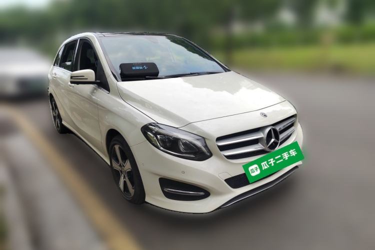 Used Mercedes-Benz B-Class 2017 B 200 Fashion Model Front Right 45 Deg