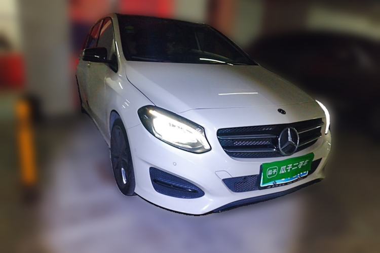 Used Mercedes-Benz B-Class 2017 B 200 Luxury Model Front Right 45 Deg
