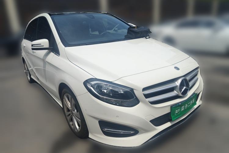 Used Mercedes-Benz B-Class 2017 B 200 Sport Edition Front Right 45 Deg