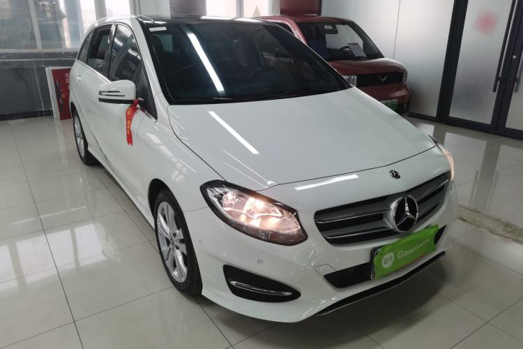 Used Mercedes-Benz B-Class 2017 B 200 Sport Edition Front Right 45 Deg