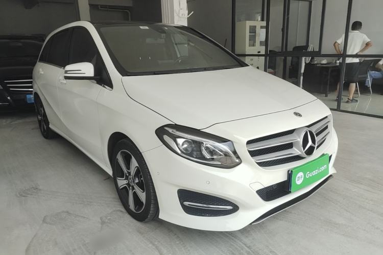 Used Mercedes-Benz B-Class 2017 B 200 Fashion Model Front Right 45 Deg
