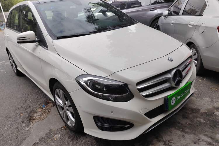 Used Mercedes-Benz B-Class 2017 B 200 Sport Edition Front Right 45 Deg