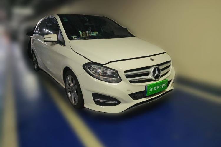 Used Mercedes-Benz B-Class 2017 B 200 Sport Edition Front Right 45 Deg